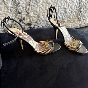 Chic Strappy Heels in Black and Gold